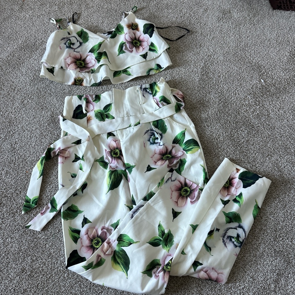 Floral Two-Piece Set with Crop Top and Pants